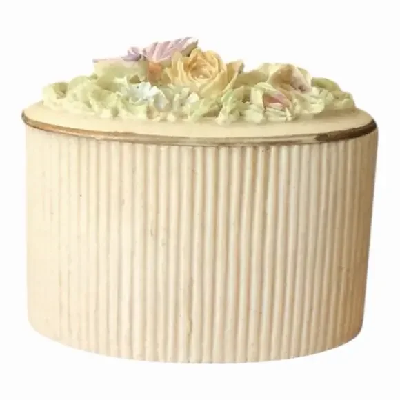 Vintage Butterfly Floral Antiqued Oval Resin Trinket Ring Box with Brooch Lid - Picture 6 of 12